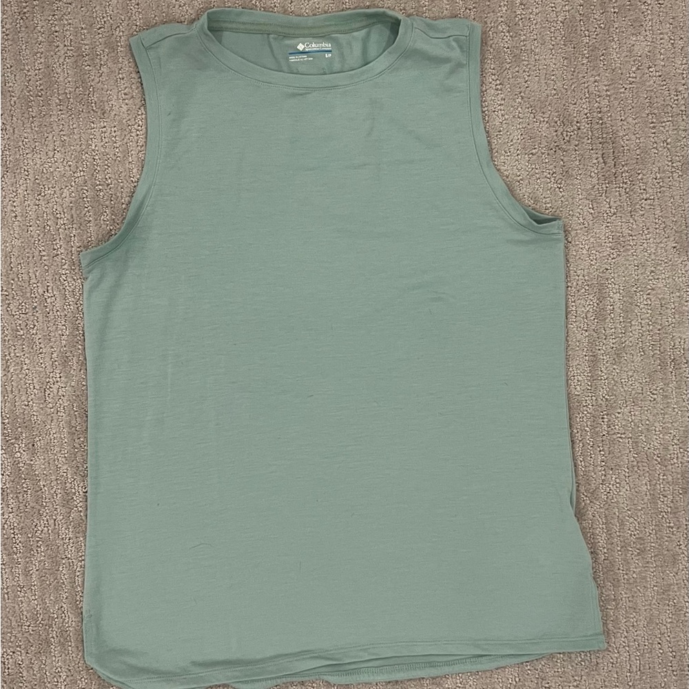 Women’s Columbia Green Workout Top